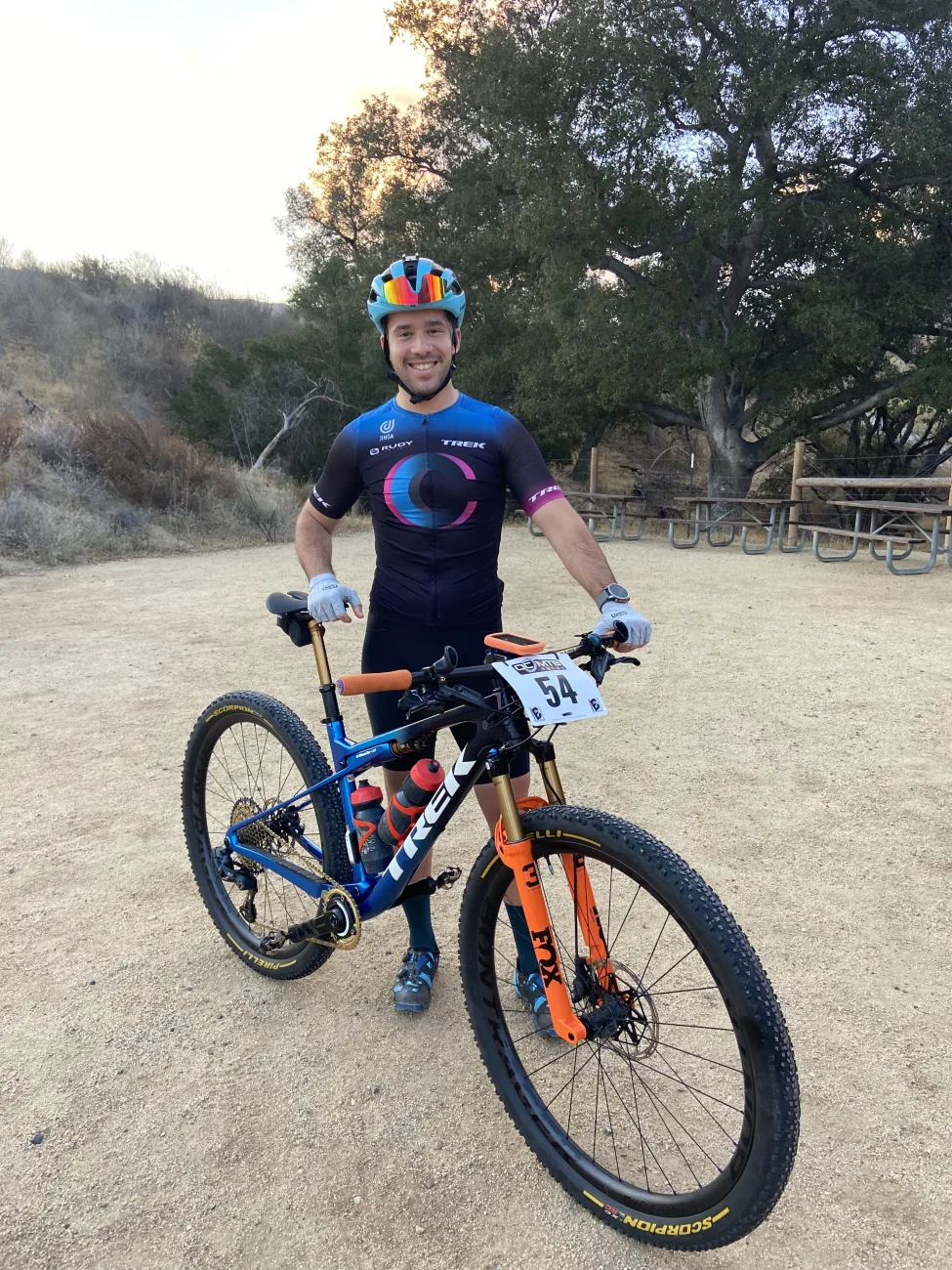 Shlomi in race kit with his number plate and Trek mountain bike at the start area